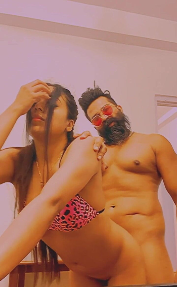 raunchy_couple: Oh Baby Alien menyuntik tempat untuk tumbuh lebih banyak spesies...