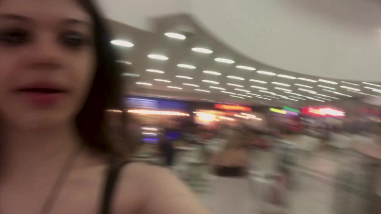 Dolls Cult: Doppia passeggiata di sperma al centro commerciale dopo un enorme...