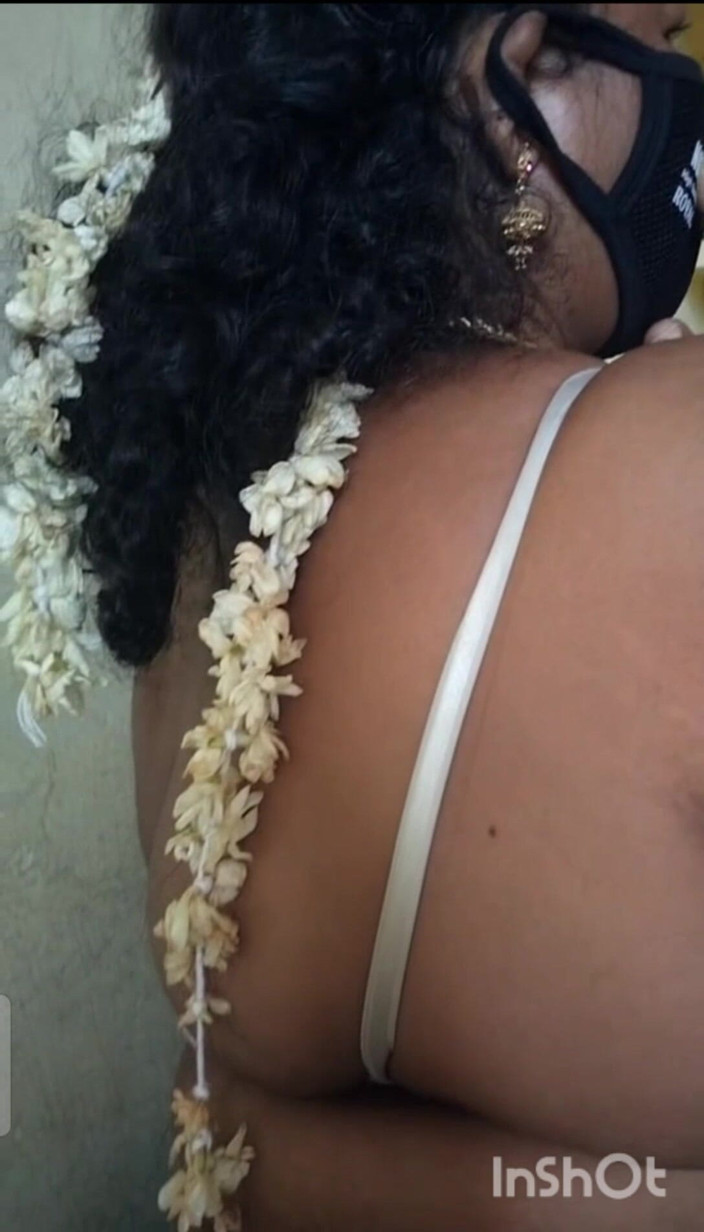 Priya aunty: Tamilische dorftante macht dirtytalk und zeigt ihren körper