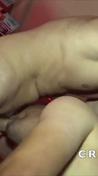 Twink surě šuká ve veřejné sauně