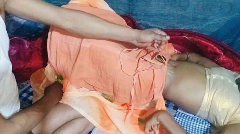 RadhaDevi: 18 yaşındaki evli kadın romantizm videosu