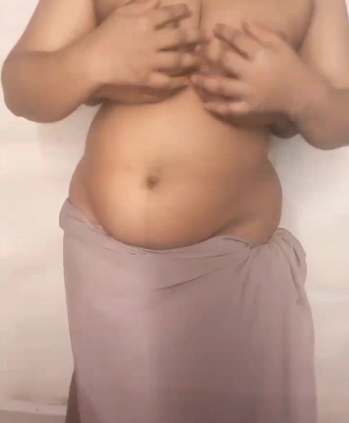 Jesmin18: La sexy bengalese scopa con l'amante