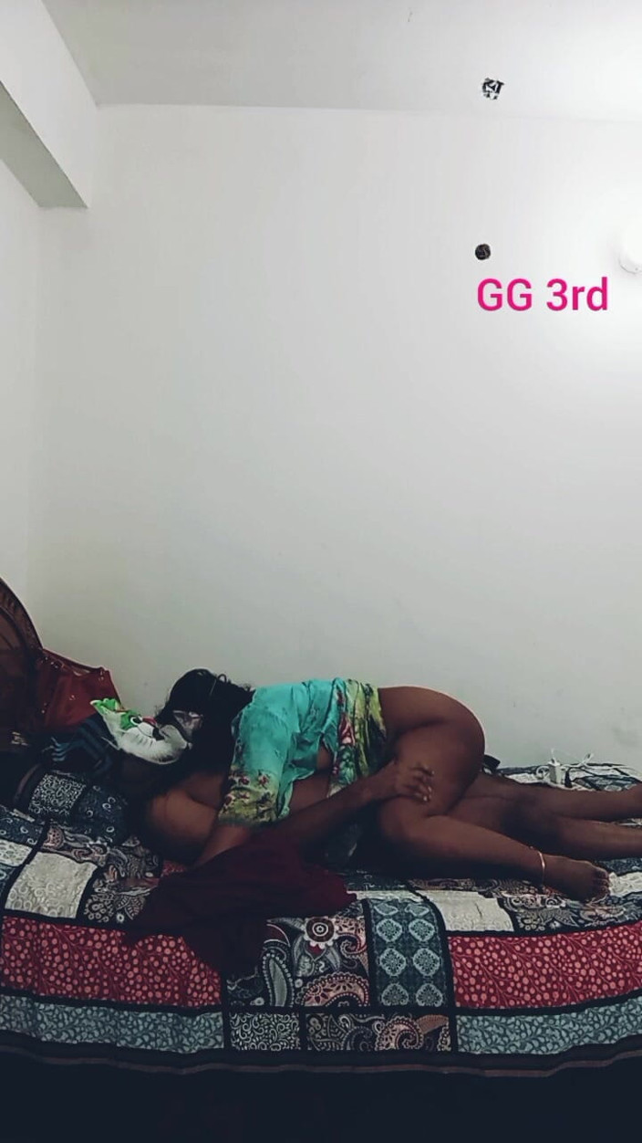 Girlgroup: Sexy Bhabhi dostala zadek ošukaná Deborem a spolkla jeho mrdku -...