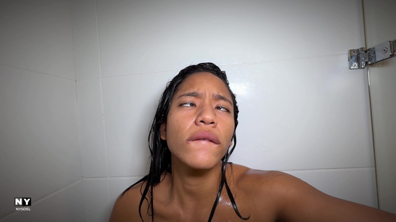 Nysdel: Một âm hộ ngon lành liếm trong phòng tắm để bắt đầu một...