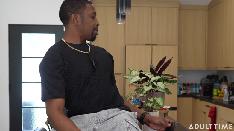 Adult Time Podcast: Isiah Maxwell choisit un parfum pour chaque scène ! | Interview de...