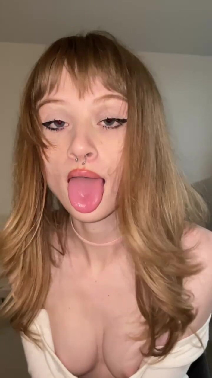 Mnepohuyy: Ahegao yang meneteskan air liur