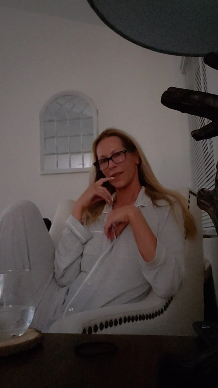 JessRyan: Dokucza mojemu fanklubowi! MILF kamkurwa Jess Ryan