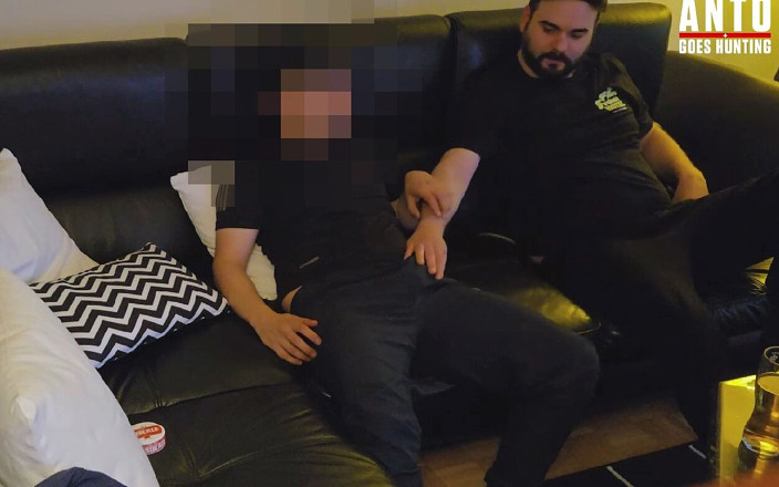 AntoGoesHunting: L'amico Etero Chris Vuole Venire Dopo Il Lavoro per Un...