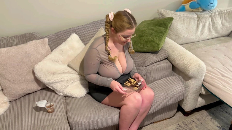 JessieHH: La ragazza avida sexy rimane bloccata deve essere scopata fuori...