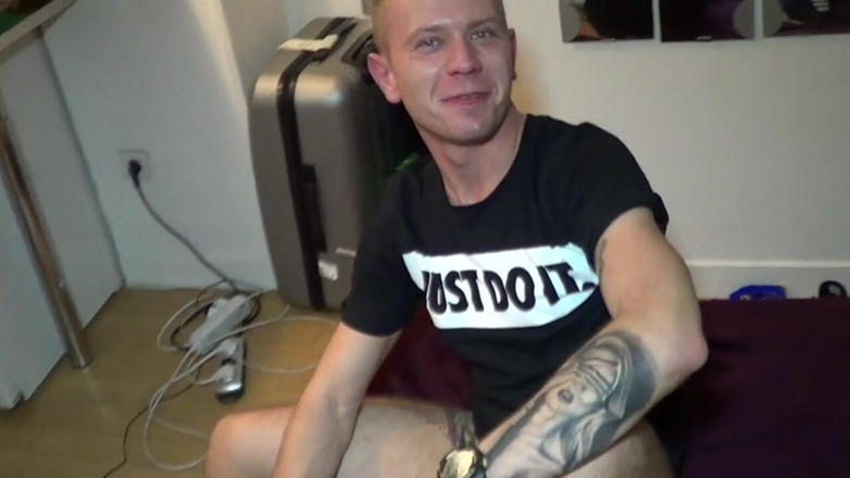 Gaybareback: Kosmin šuká bez sedla xxl ptákem Oscara Wooda