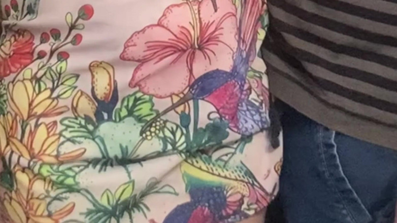 PriyaNaavya: Zierliche muschi unter dem kleid pervers in der U-bahn
