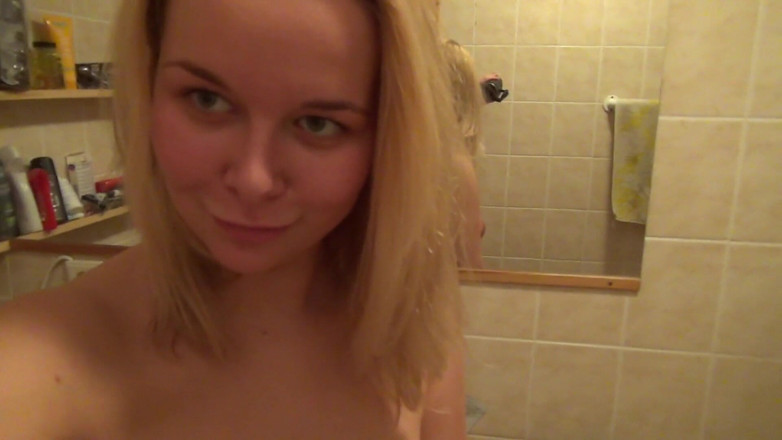All Those Girlfriends: Dream Nikky má focení v koupelně