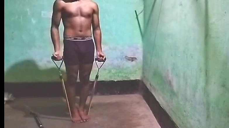 Desi Tits: जिम के बाद युवा लड़का भारतीय लंड