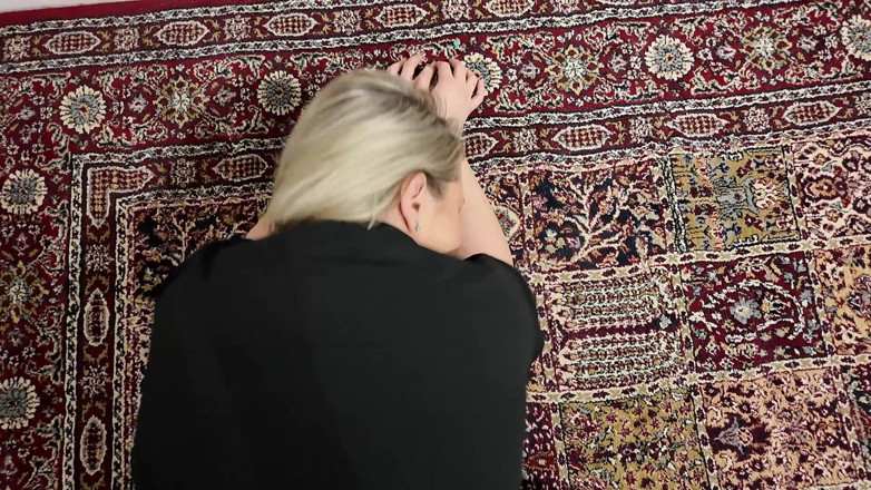 Amateur Homemade Porn: 아빠가 일하는 동안 내 어린 새엄마 따먹기