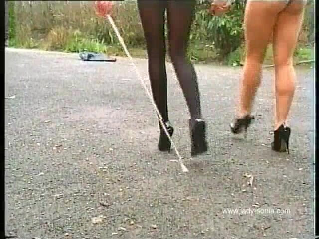 Lady Sonia: Caminando en tacones