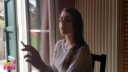 Smokin Fetish: Muhteşem esmer sigara içerken herkesi azdırıyor