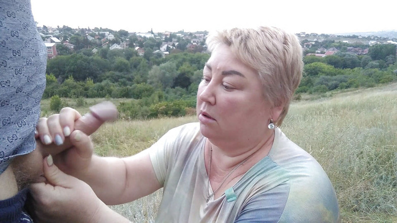 Zona901: Masturbándome y chupando mi polla en la calle