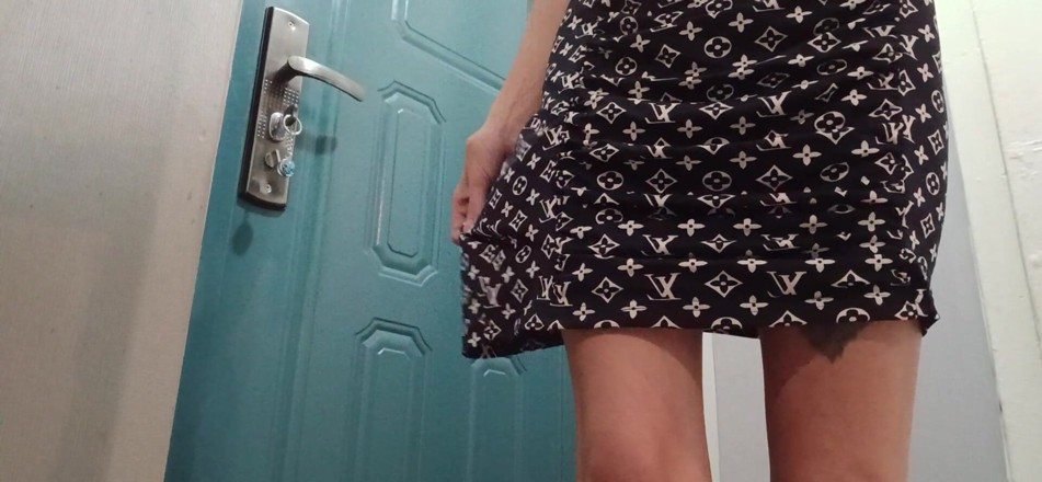 Lesbian-illusion: Sekretarisku yang kurus dengan gaun pendek dan sepatu hak tinggi...