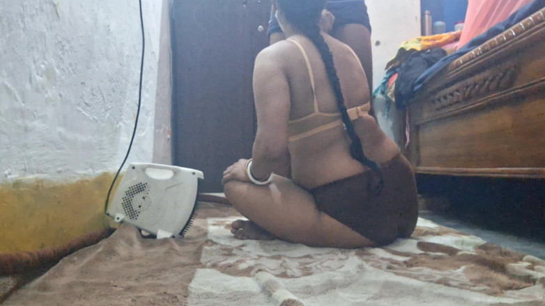 Busty Banuu: Un couple desi baise