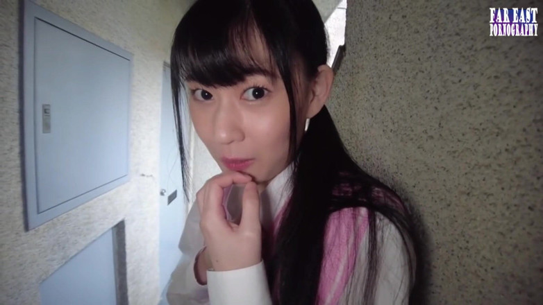 Far East pornography: Un béat délicat avec une petite courbe aux cheveux noirs...