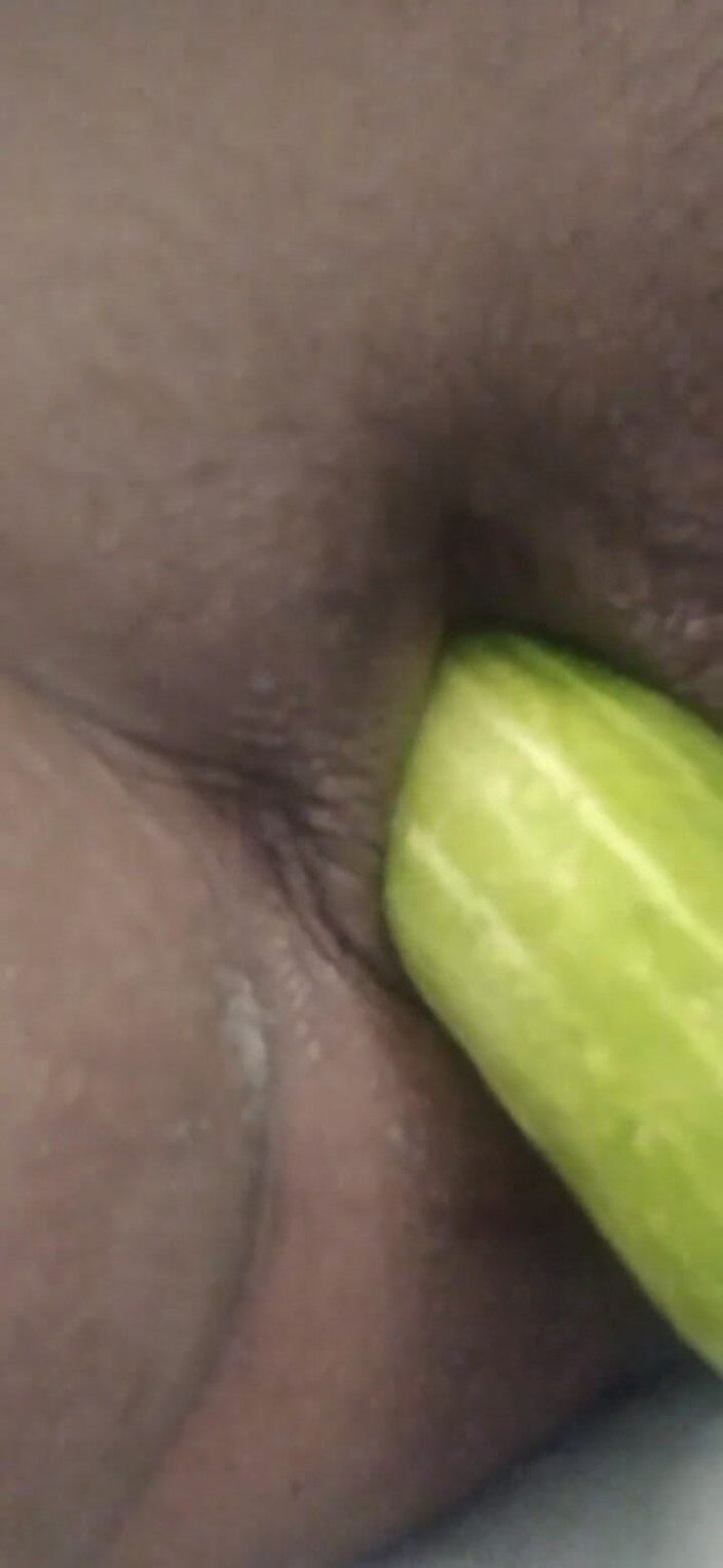 Aria Mia: Video sexu s okurkou bhabhi z Kalkaty
