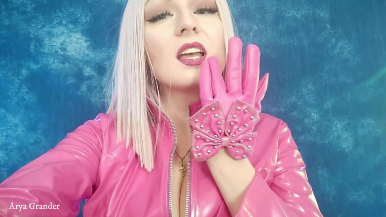 Arya Grander: Fétiche du pvc + dirty talk = profitez-en !