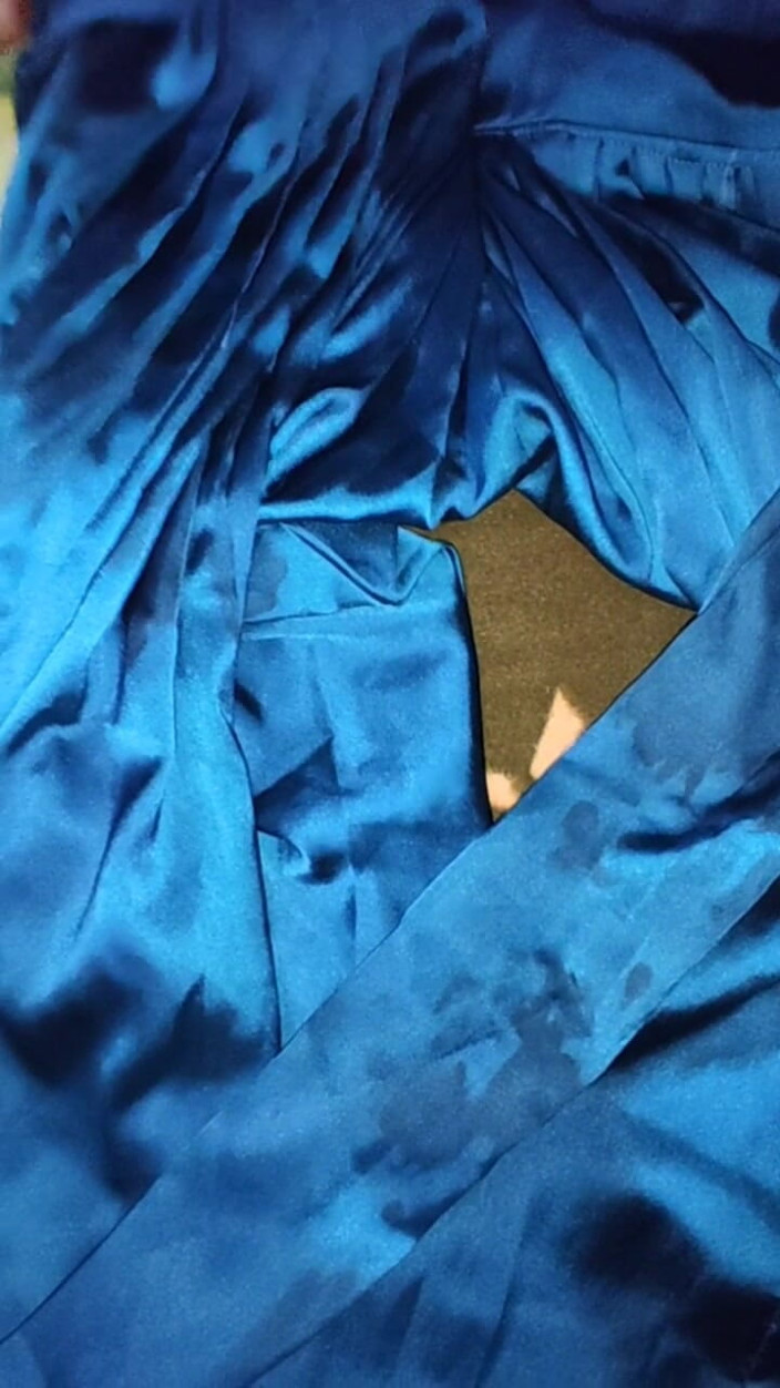 Satin And Silky: Порно дрочка в атласном шелке - трение головы хуя синей атласной шелковистой шальвар медсестры (47)