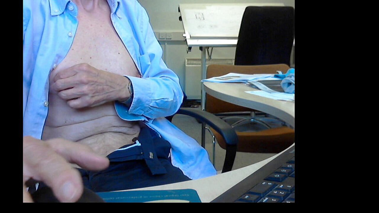 Silver Fox Sex: Strippen en aftrekken op het werk