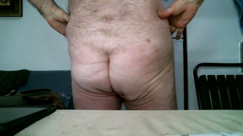 Coach Karl dude lodge: Coach Karl's Growing Butt During a Live Cam Show