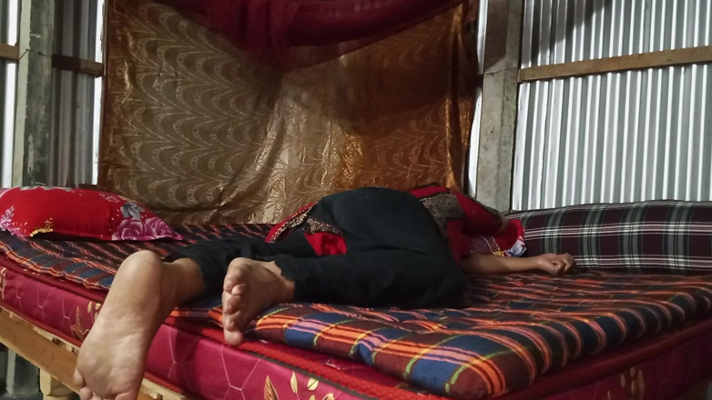 SAFI TV: Desi Bangla ciocia z pierwszy raz