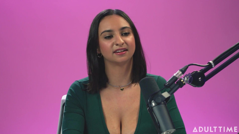 Adult Time Podcast: Hailey Rose dit que les gens sous-estiment les baisers et...