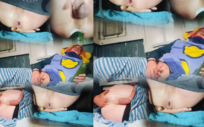 Culopeke: Genç eşcinsel bir adam çizgili pijamayla kendine anal zevk veriyor