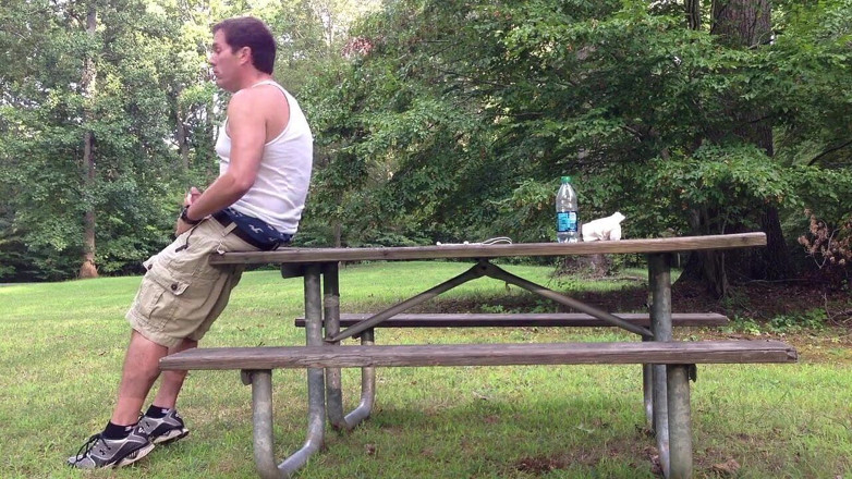 TJenner: Parco all'aperto mi sego e sborro nell'area picnic
