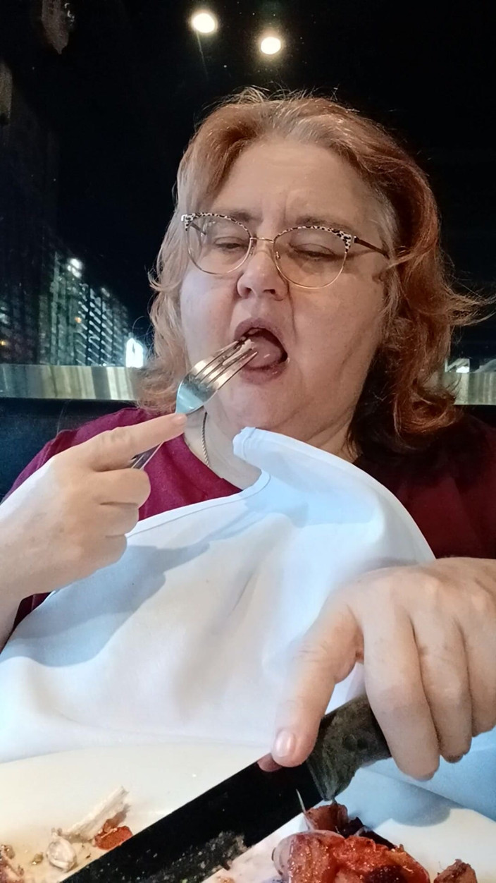 BBW nurse Vicki adventures with friends: Spezielles abendessen nach dem haarschnitt