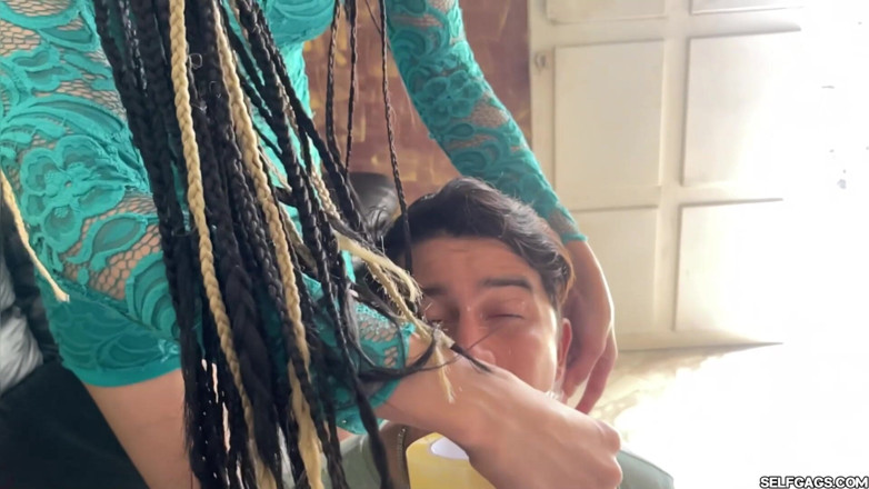 Selfgags femdom bondage: Різноробочий перетворився на ноги раба