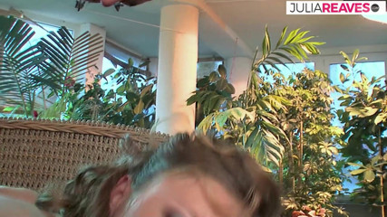 Anal ist mein Kanal: Une fille mince se penche pendant qu'une énorme bite enfonce son...