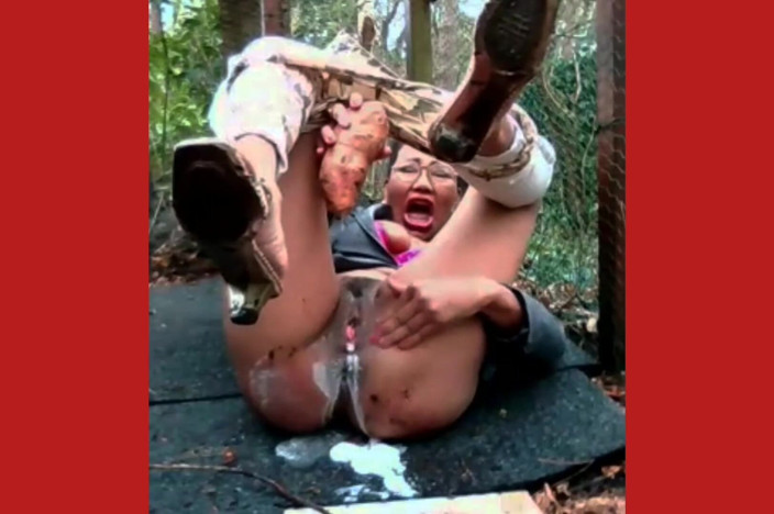 Sarah Fonteyna squirt compilation: Uno squirt veloce fuori casa