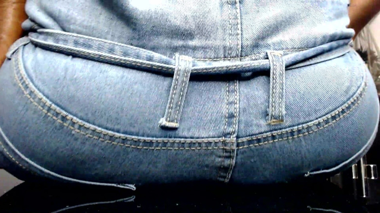 Maeling: Tiny Man Ruined in Jeans Ass-fyxiation with Giant Ass Unknowing