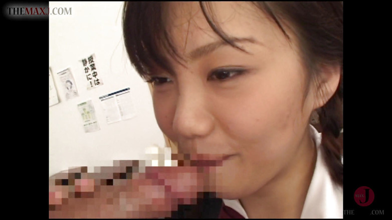 Asian happy ending: 毛茸茸的大学青少年喷在她性感的胸部上