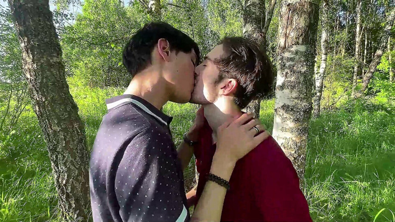 Maksim Lopukhov: Blowjob di Dalam Hutan