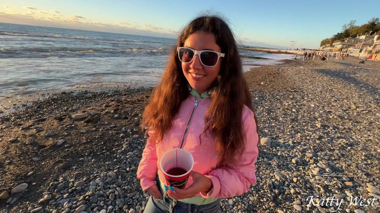 Katty West: Ho preso una ragazza sulla spiaggia e mi ha invitato...