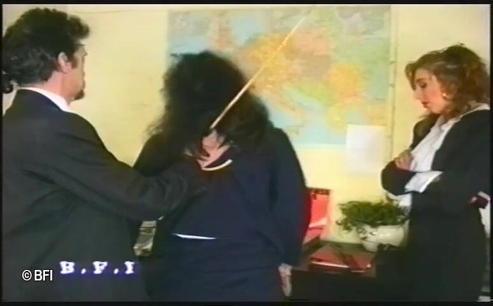 House of lords and mistresses in the spanking zone: बॉस सेक्रेटरी और नई महिला कर्मचारी को सजा देता है