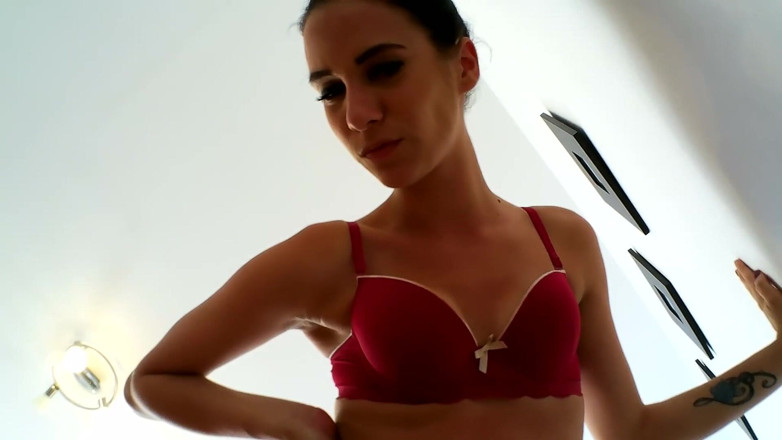 Femdom Austria: पैर दबाना आतंक लड़कियों!