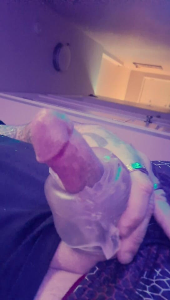 Bdashoota: Acariciando mi polla, semen por donde