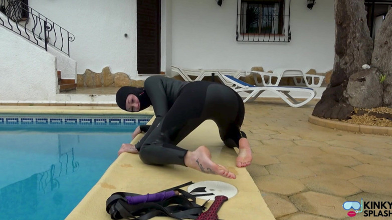 UKCuteGirl Lucy Lauren: Neopren spanking Paddel &amp;muschi auspeitschen