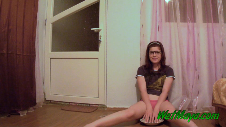 Wet Maya: Lížu z talíře a pak to naplňte horkým močením