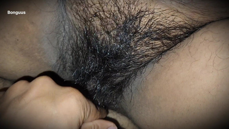 Riya Bonguus: La mia sorellastra, ha catturato il mio pene di notte.