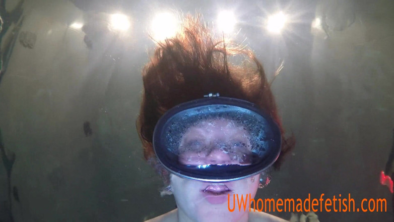 UW Homemade Fetish: Para bawi się w basenie pod wodą
