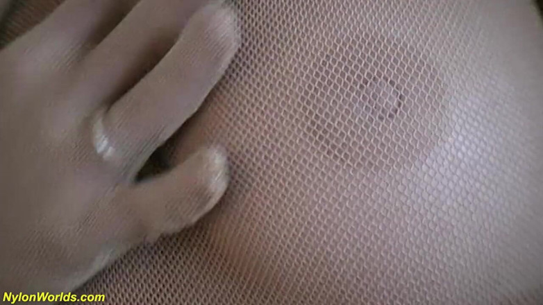 Fetish Islands: Gadis remaja semok dengan catsuit nilon ketat lagi pamer striptis...