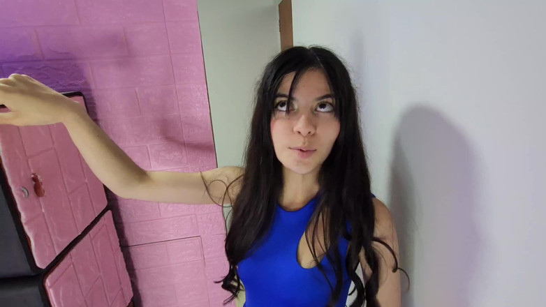 Jopy sex: Seks dalam loker kolej! Laura dikongkek rakan sekelasnya